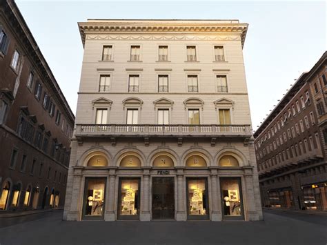 fendi roma palazzo.